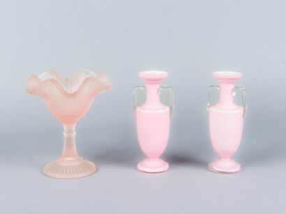 Paire de vase bouteille sur piédouche en...