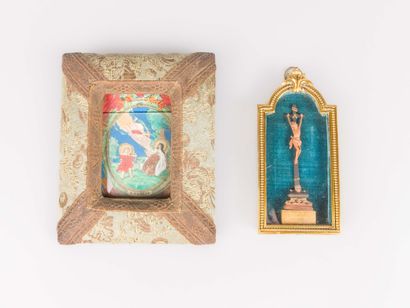Lot comprenant : 
- Petite miniature Sainte...