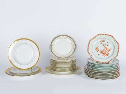 LIMOGES 
Lot d'assiettes dépareillées dont...