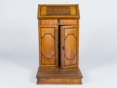 Prie Dieu (Prayer to God) in inlaid veneer...
