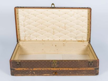 LOUIS VUITTON, Rue Scribe Paris 
Monogram...