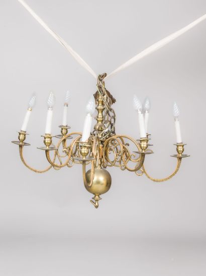 Lustre Hollandais à huit bras de lumières...