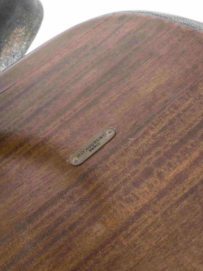 Ria & Youri AUGOUSTI 
Table basse en bronze...