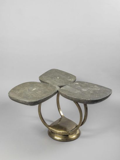 Ria & Youri AUGOUSTI 
Table basse en bronze...