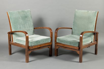 Paire de fauteuils en acajou et placage d'acajou...