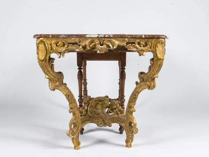 Console d'applique en bois sculpté et doré...