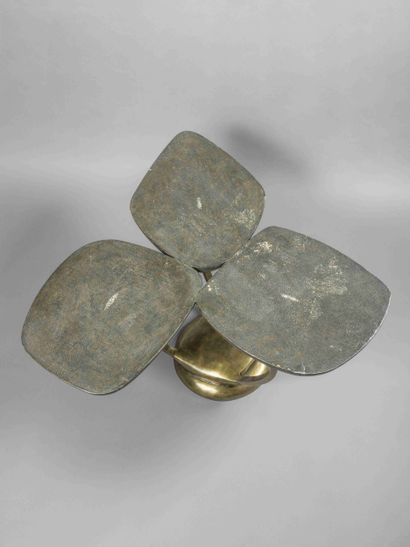 Ria & Youri AUGOUSTI 
Table basse en bronze...