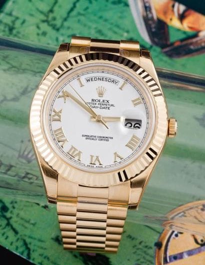 ROLEX
(OYSTER PERPETUAL OR JAUNE/ DAY - DATE...