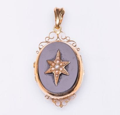 Pendentif ouvrant formant porte-photographie...