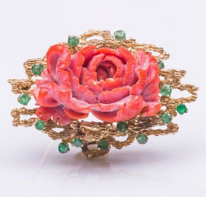 Broche pendentif fleur en or jaune 14 carats...
