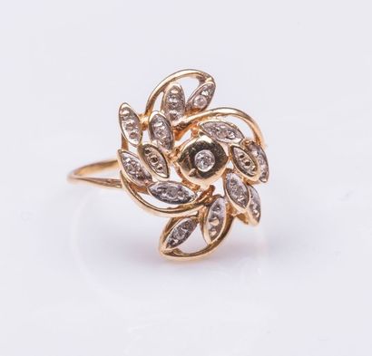 Bague fleur en or jaune 14 carats (585 millièmes)...