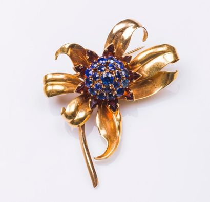 Broche fleur en or jaune 18 carats (750 millièmes)...