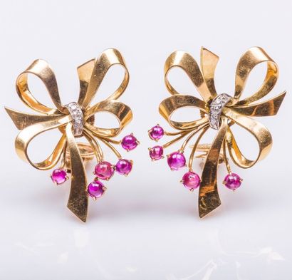Paire de clips d'oreilles n?uds en or jaune...