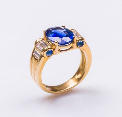 Bague de forme cachet en or jaune 18 carats...