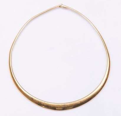 Collier semi-rigide en or jaune 18 carats...