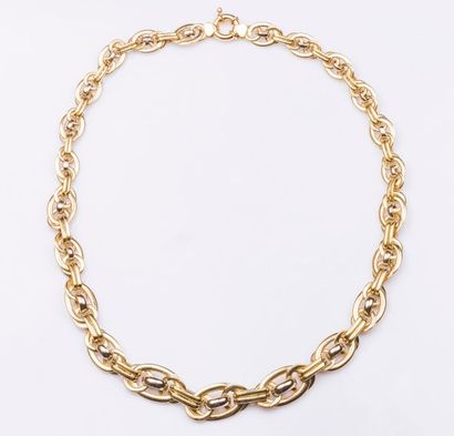 Collier en or jaune 18 carats (750 millièmes)...