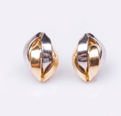 Paire de boucles d'oreilles en or jaune et...