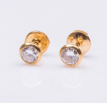 Paire de puces d'oreilles en or jaune 18...