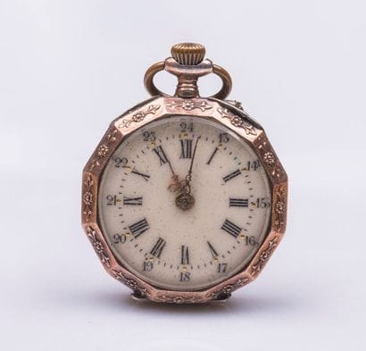 Montre de col en argent et métal. Le fond...