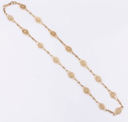 Collier en or jaune 18 carats (750 millièmes)...