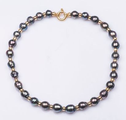 Collier de perles de culture grises irrégulières...