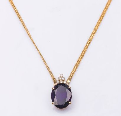 Collier en or jaune 18 carats (750 millièmes)...
