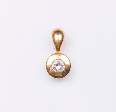 Pendentif en or jaune 18 carats (750 millièmes)...