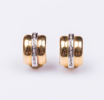 Paire de boucles d'oreilles en or jaune 18...