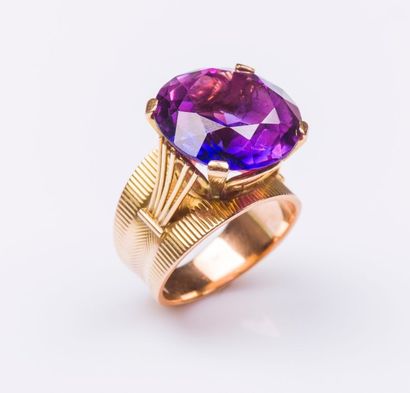Bague en or jaune 14 carats (585 millièmes)...