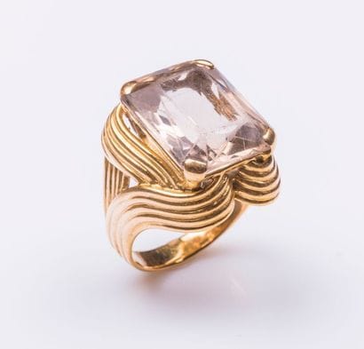 Bague en or jaune 18 carats (750 millièmes)...