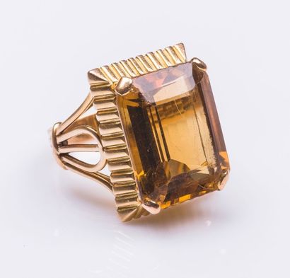 Bague en or jaune 18 carats (750 millièmes)...