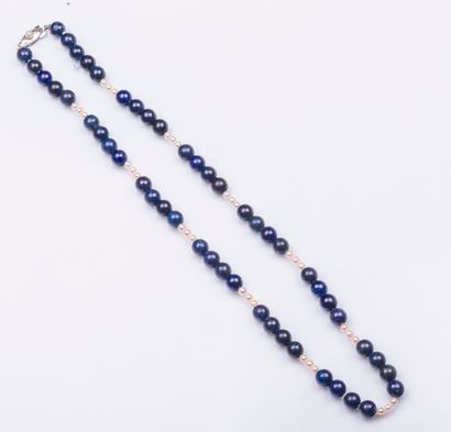 Collier de perles de lapis lazuli alternées...