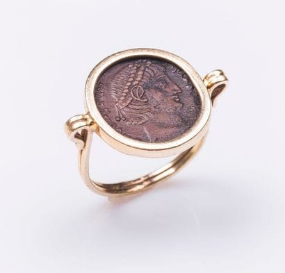Bague en or jaune 14 carats (585 millièmes)...
