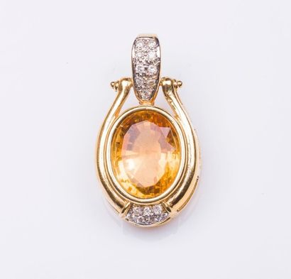 Pendentif en or jaune et or gris 18 carats...