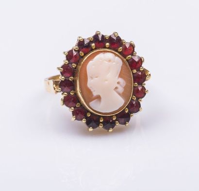 Bague en or jaune 18 carats (750 millièmes)...