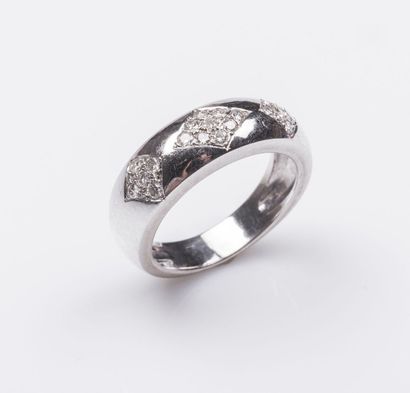Bague jonc en or gris 18 carats (750 millièmes)...