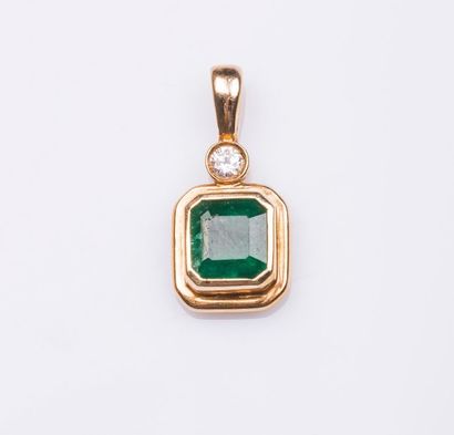 Pendentif en or jaune 18 carats (750 millièmes)...