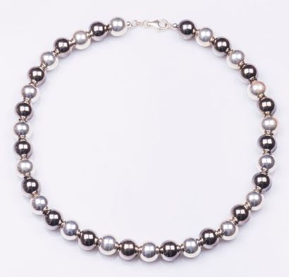 Collier de perles d'argent et d'argent noirci...