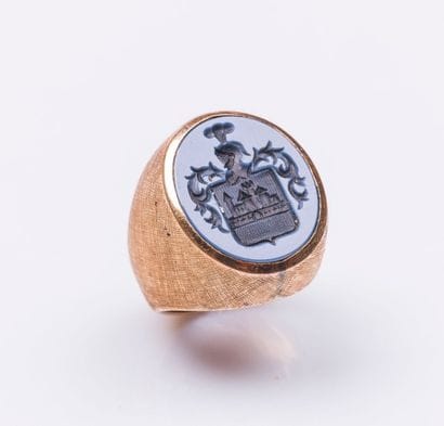 Chevalière de petit doigt en or rose 14 carats...