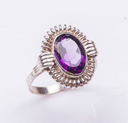 Bague en argent (800 millièmes) à décor de...