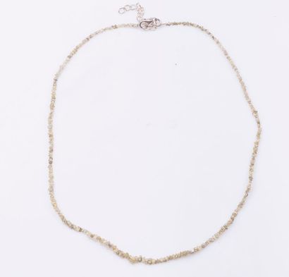 Collier de diamants bruts teintés en chute,...