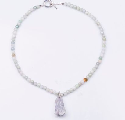 Collier de petites boules de jade néphrite...