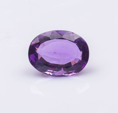 Une améthyste ovale pesant 11,65 carats