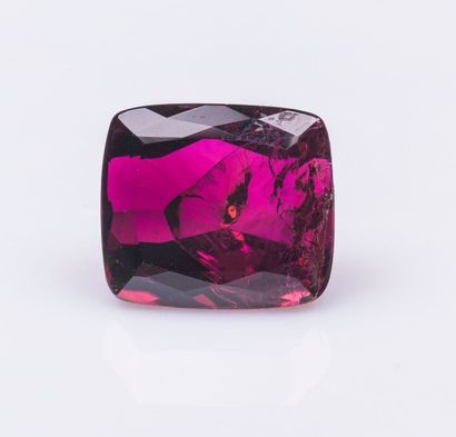 Une tourmaline rubellite pesant 9,88 carats...