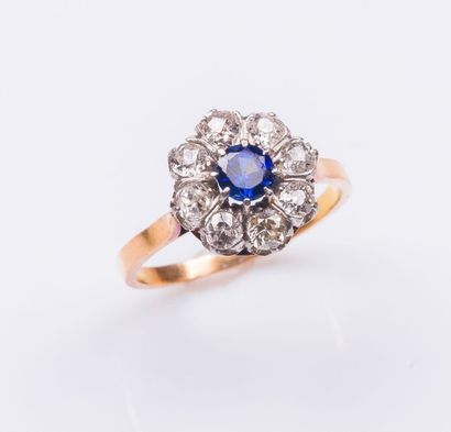 Bague fleur en or jaune 18 carats (750 millièmes)...