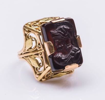 Bague en or jaune 18 carats (750 millièmes)...