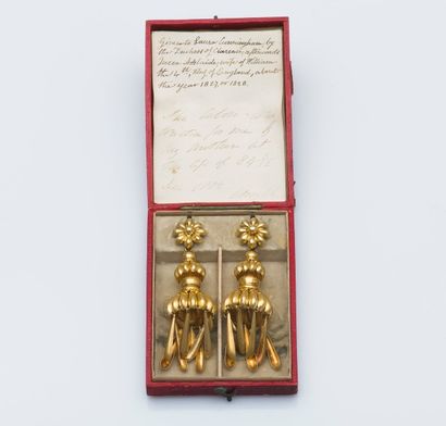 Paire de pendants d’oreilles en or jaune...