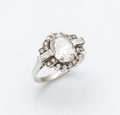 Bague en argent (925 millièmes) sertie d’une...