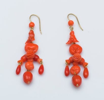 Paire de pendants d’oreilles en or jaune...