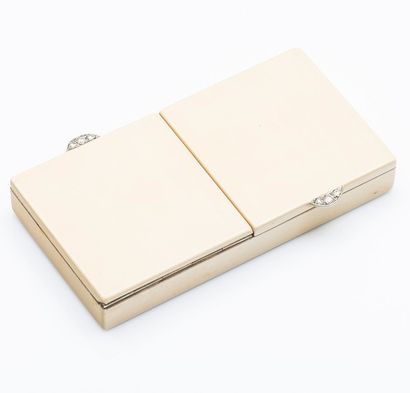 CARTIER LONDON

Poudrier en vermeil (925...